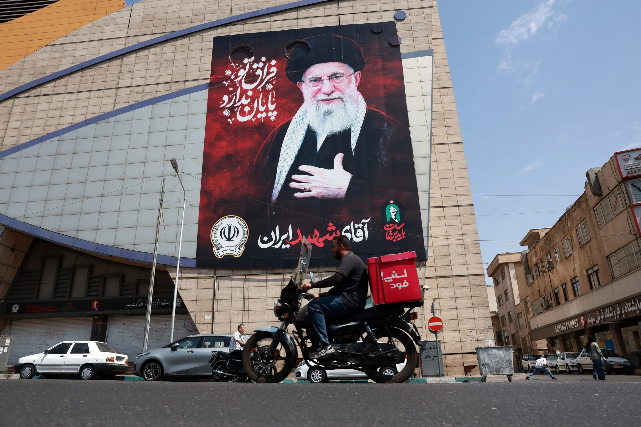 War in the Middle East: targeted ship off Oman; Israeli incursion into a Lebanese village