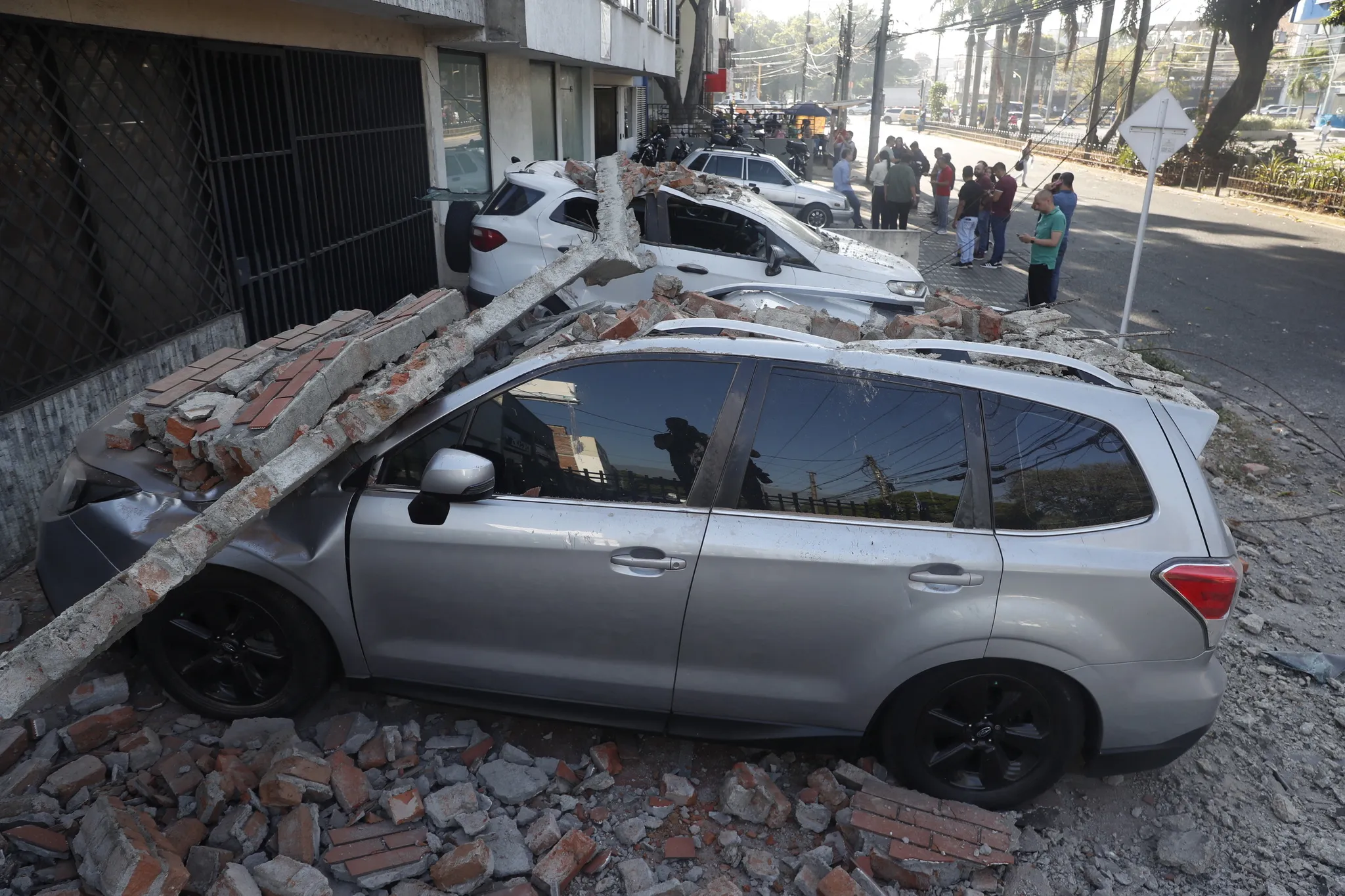 Colombia: 7.4 magnitude earthquake causes at least 69 deaths and heavy destruction