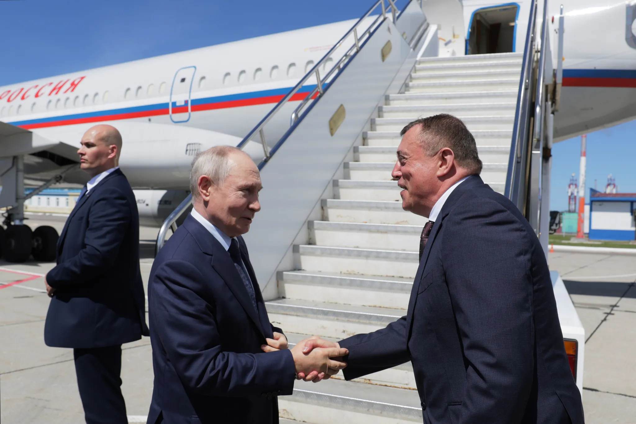 Vladimir Putin's visit to the Kurile Islands provokes Japan's anger