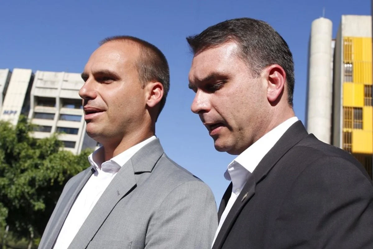 Without Figueiredo, Eduardo accompanies Flávio in hearing the fare