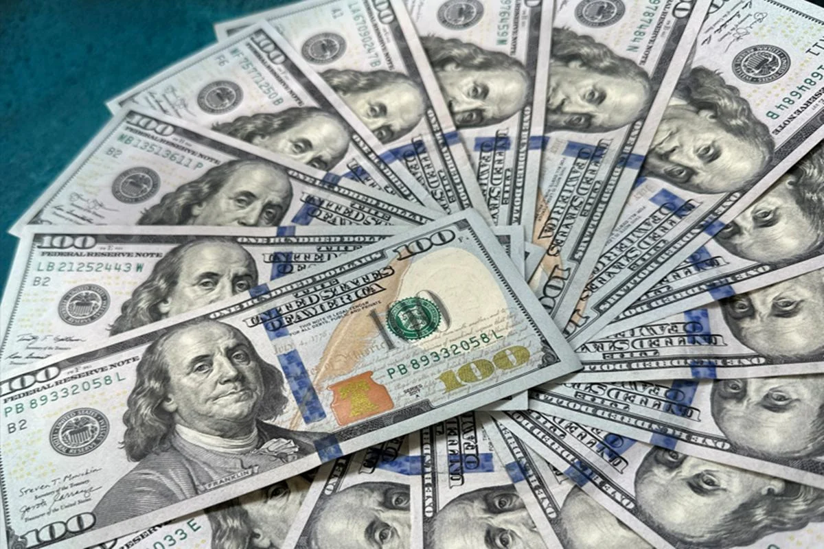 Dollar drops with a smaller job in the U.S. Bag collapses for the second time in a row