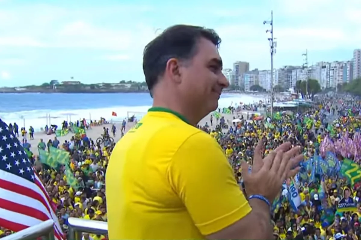 Allies of Flávio minimize reduced public in the act in Copacabana