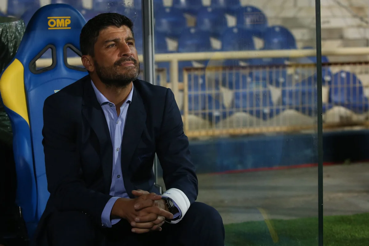 Portuguese coach takes over amid sporting and financial challenges, with sponsorship revenue of R$ 117 million