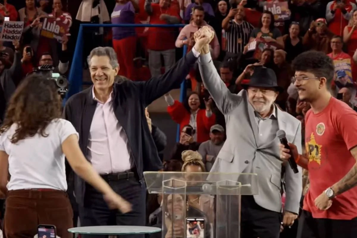 With Lula, PT officially candidacy Haddad to the SP government