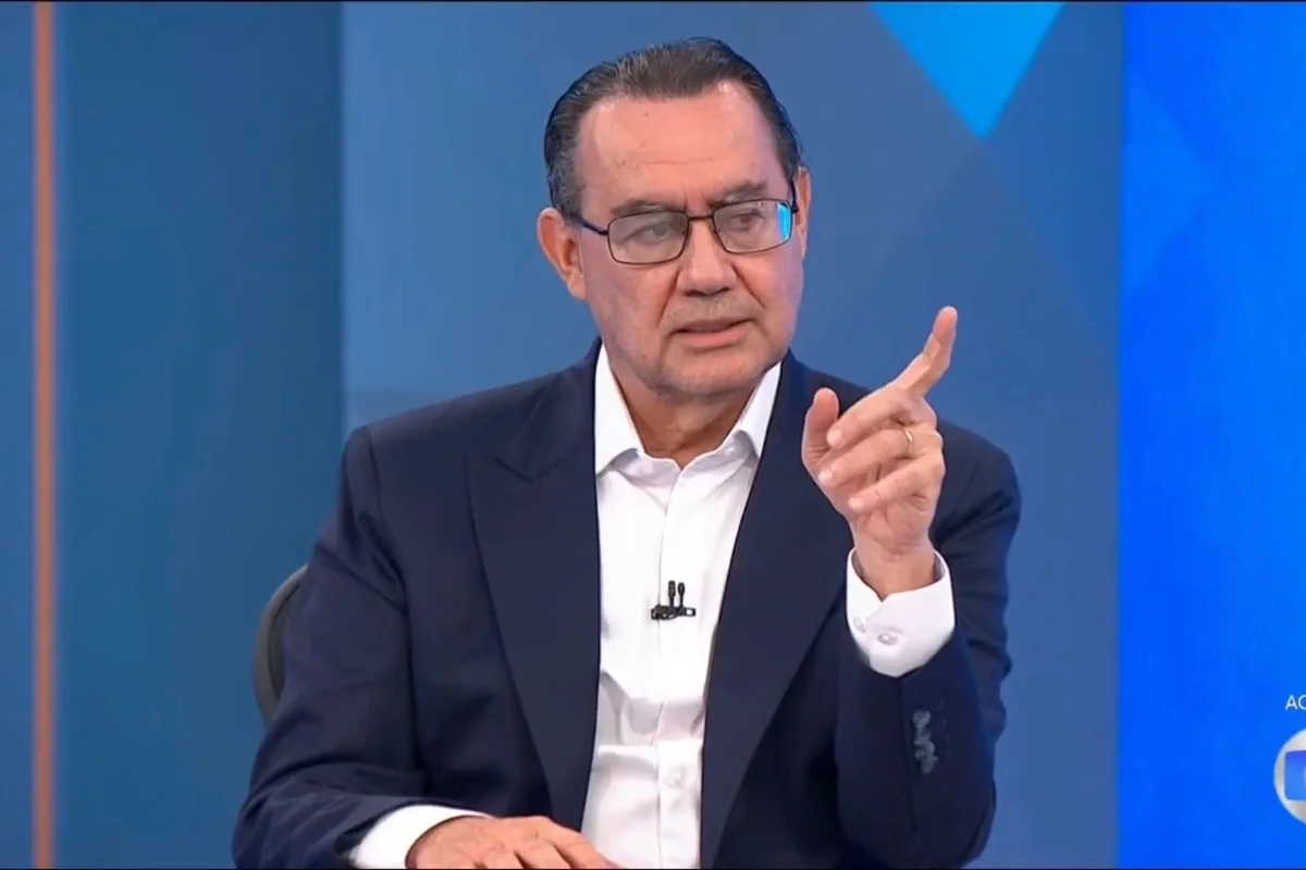 On September 7, Augusto Cury sends "special embrace" to Mendonça