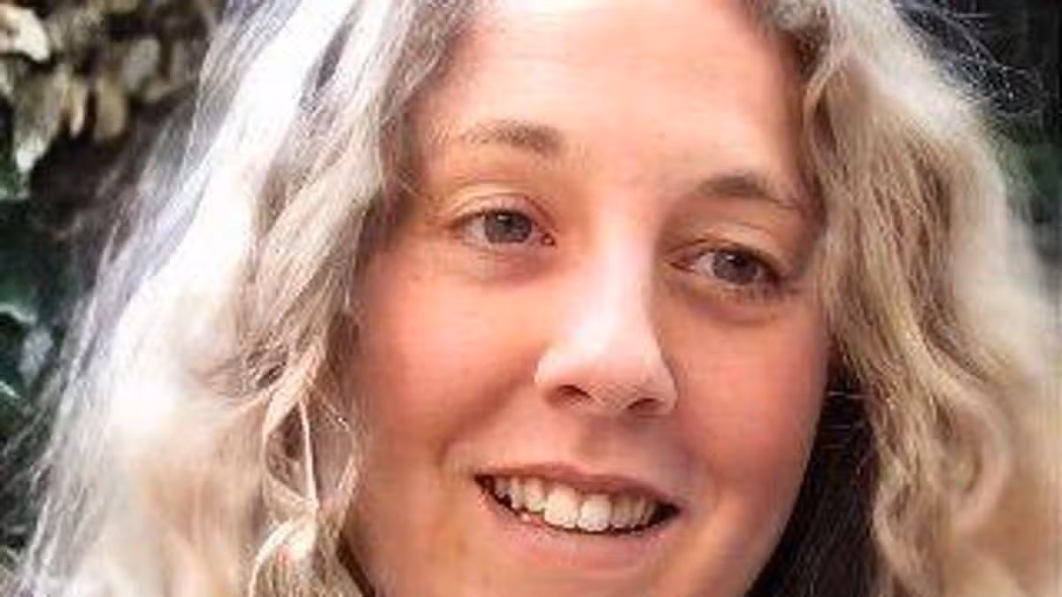 Tragic death of 'loyal and funny' woman trying to exit crashed car when lorry hits
