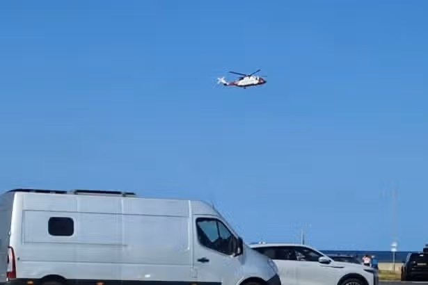 Two men die after entering sea to help children in difficulty