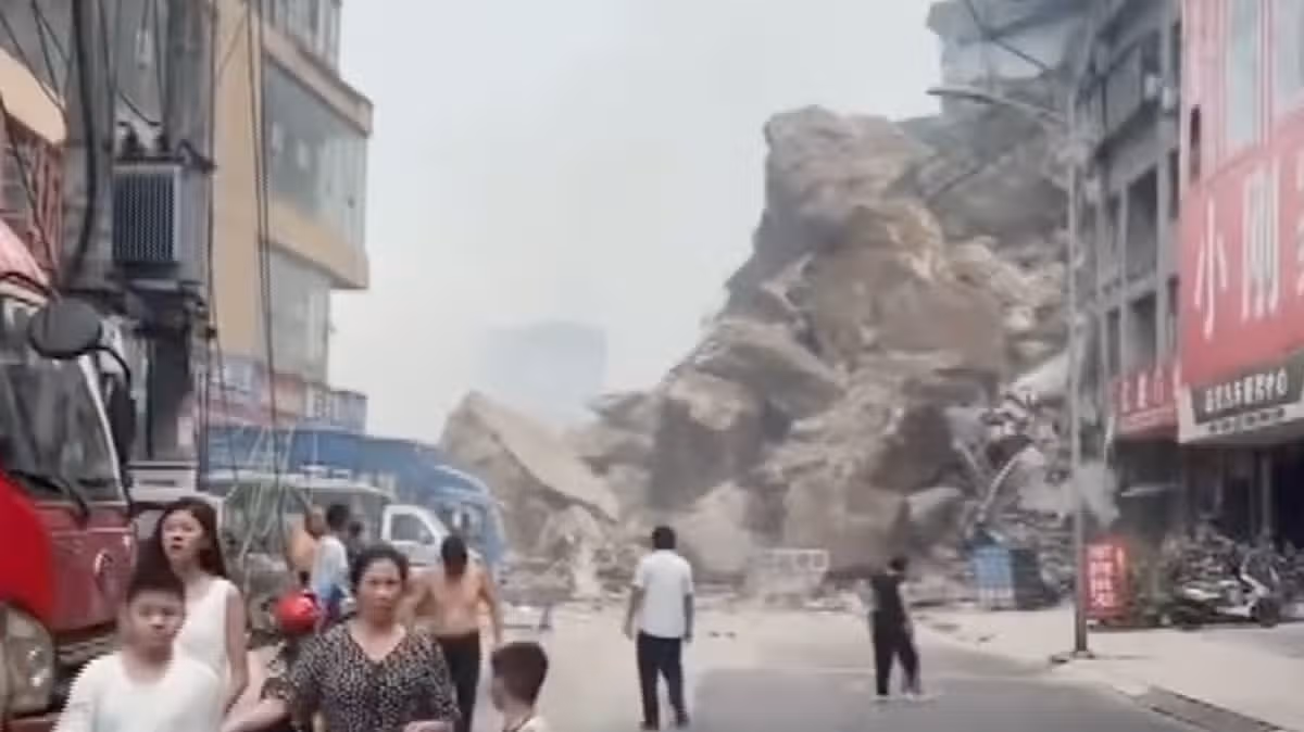 Eight killed and thousands evacuated after huge landslide in 'China megacity'