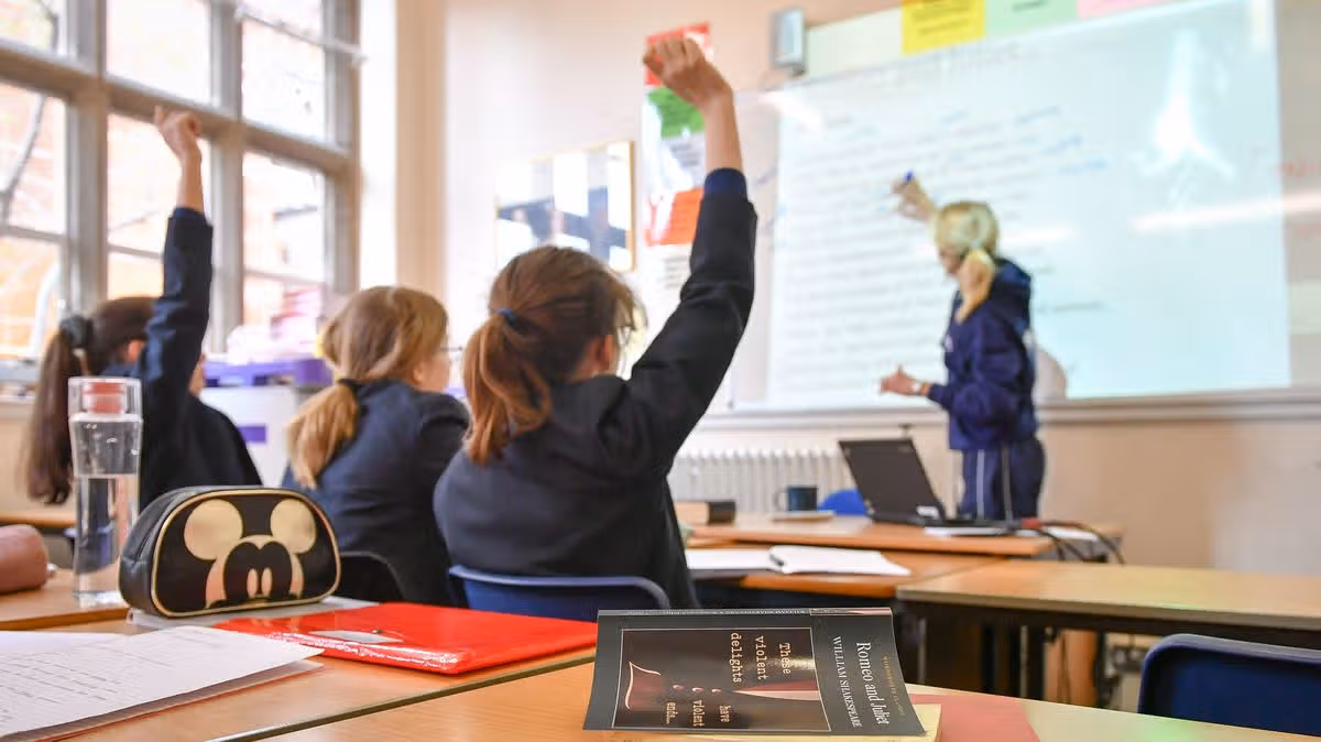 Teacher pay increase deemed 'unaffordable' as unions round on Welsh Government