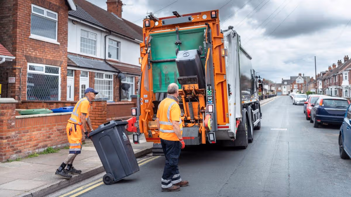 Binman shares 'annoying' habits residents have that 'makes his job harder'