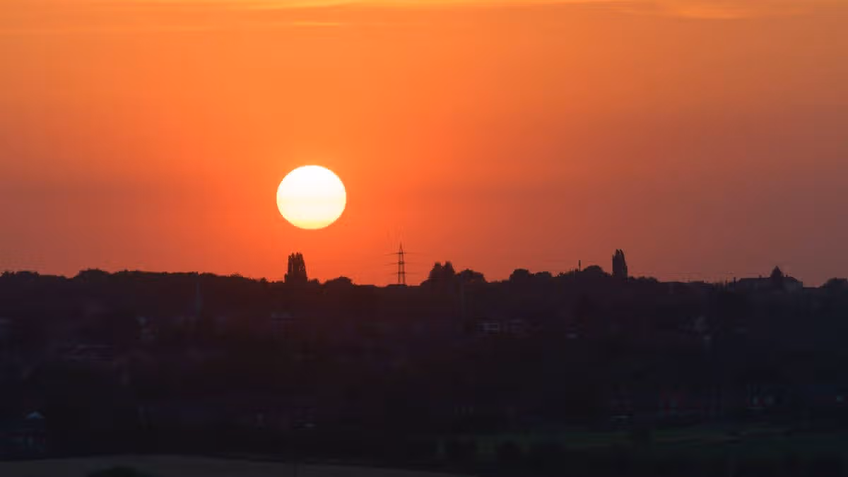 Cool your bedroom in 20 minutes with 'DIY air con' method as third heatwave hits