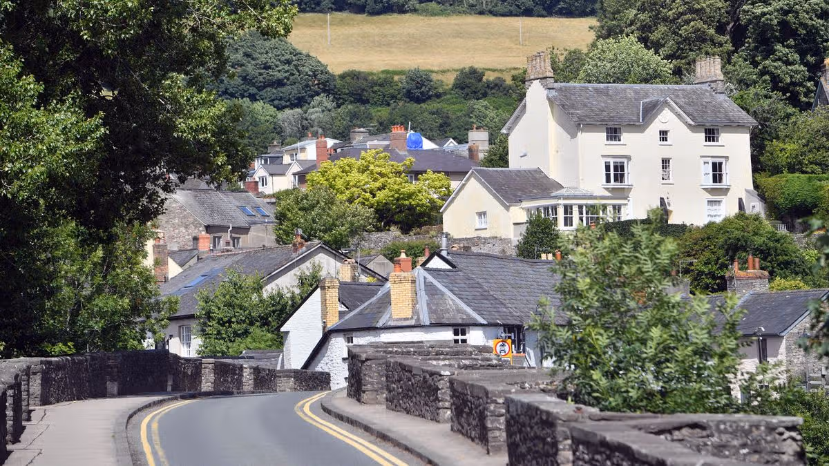 Welsh community raises thousands of pounds to buy piece of literary history