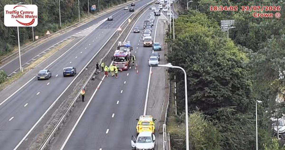 Crash blocks A470 carriageway near Cardiff causing delays