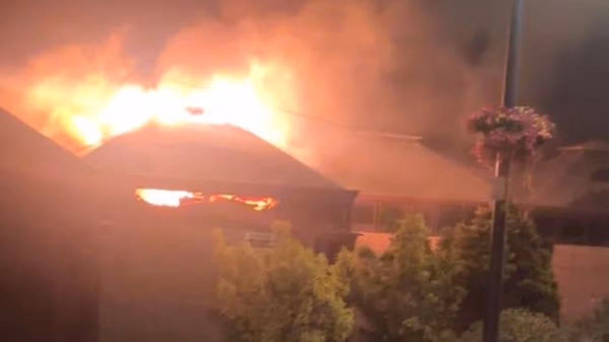 Moment fire rips through beloved Verdi's cafe on Mumbles seafront