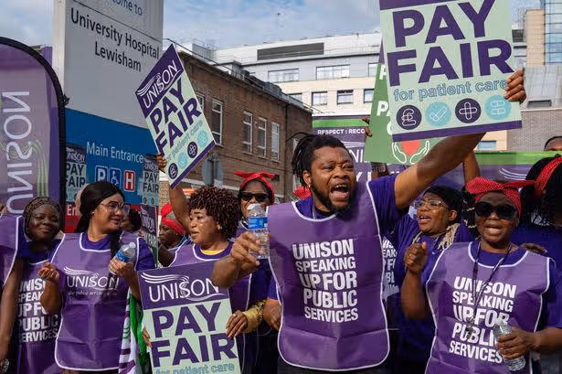 200,000 school workers and binmen could walk out on strike
