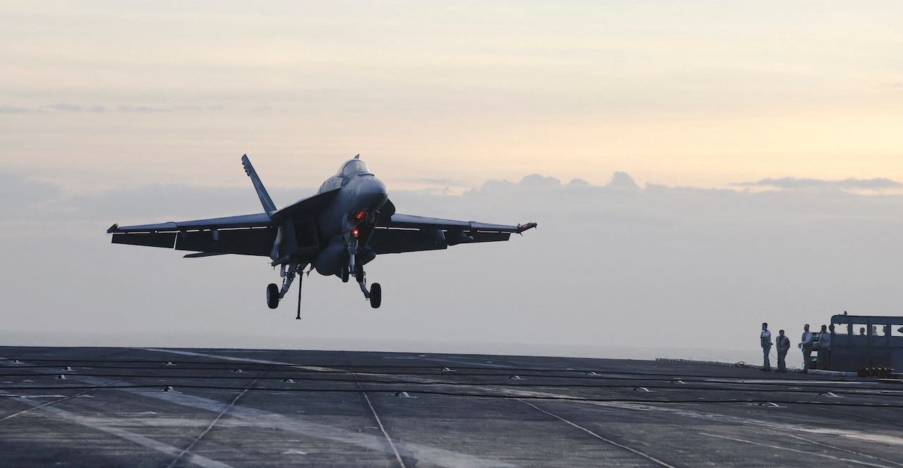 USA completes 11 nights of attacks on Iran and claims that Ormuz is still "open"