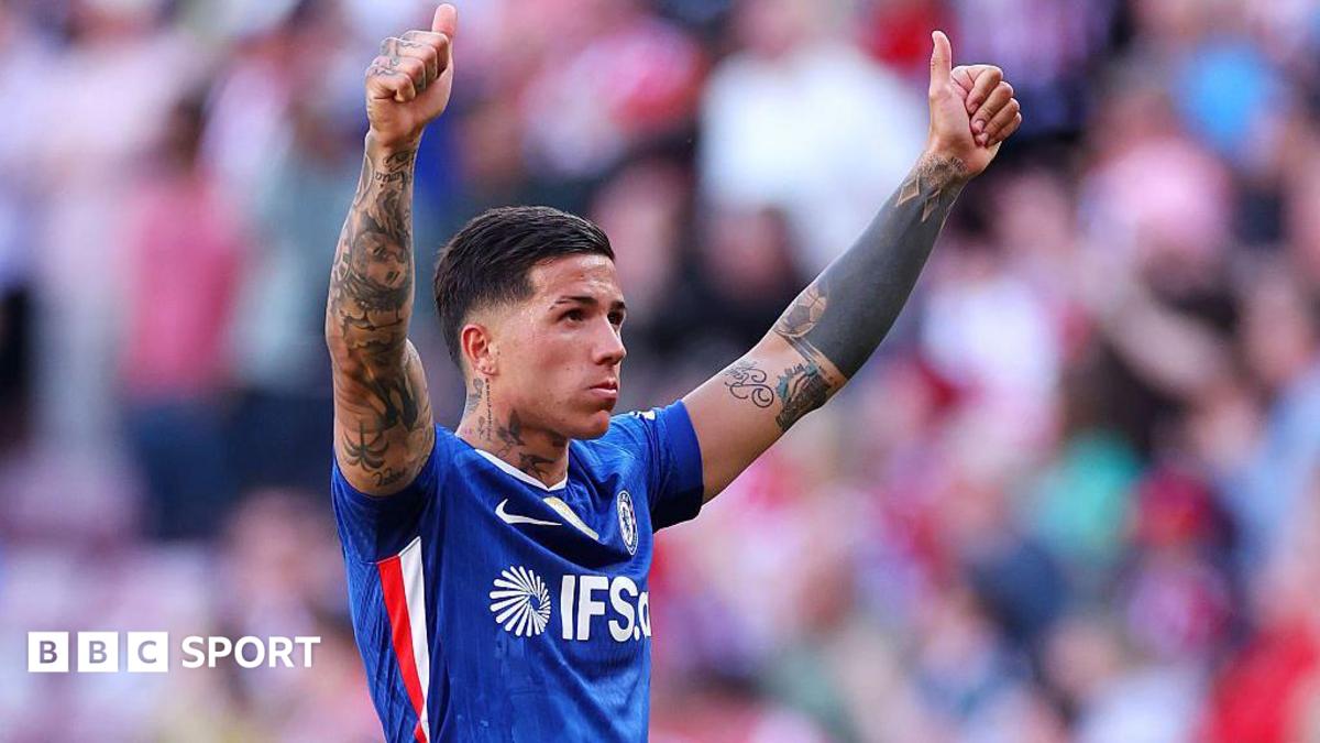 Chelsea expect Fernandez to stay as deadline passes