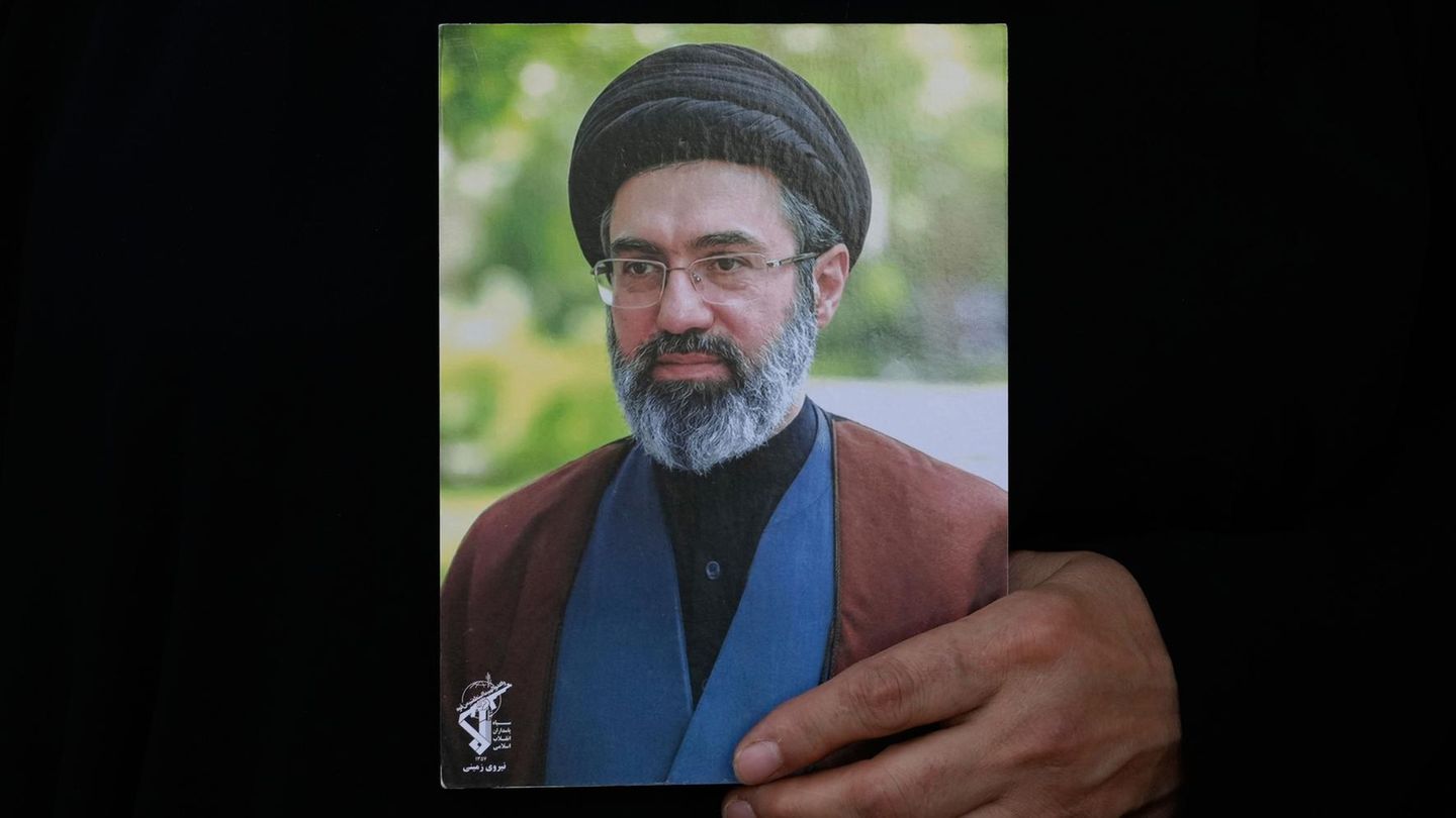 Iran: Communication with Mozhaba Khamenei ‘very difficult’