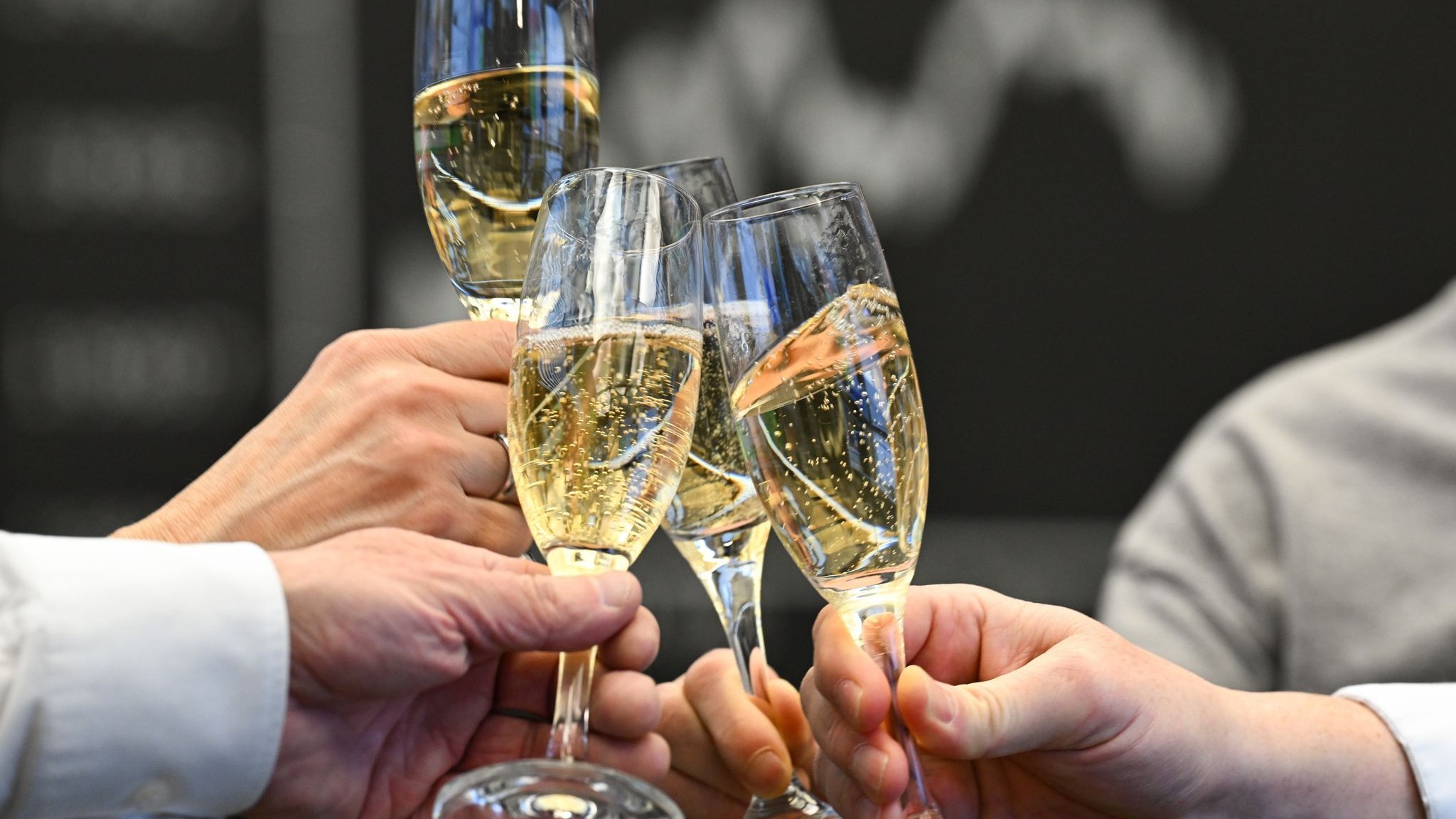 Analysis for the financial year 2025: DAX board members earn 42 times as much as employees