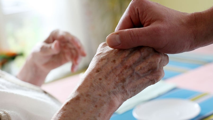 Cost explosion: AOK chief: Eight billion hole in nursing insurance 2027