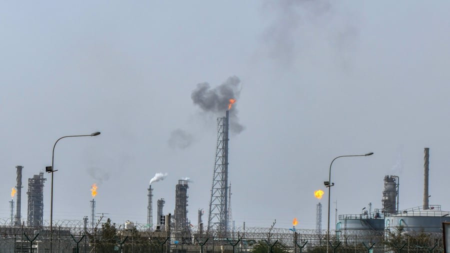 Iran war: Kuwait condemns Iranian attacks – damage to oil plant