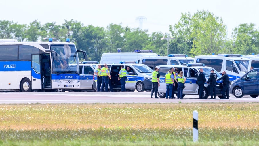 Explosive drone: police comb through the northern runway at Leipzig Airport