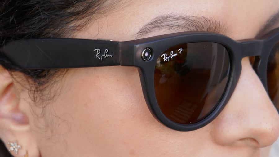 Possible tensioner shots: Sales stop required: dispute over Smart Glasses