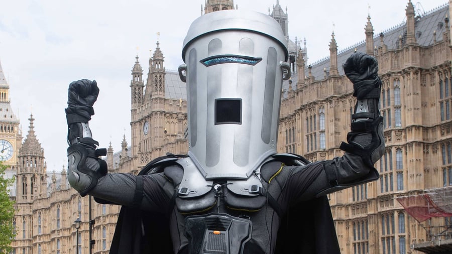 By-election in the UK: Comedian in a garbage can costume challenges Farage