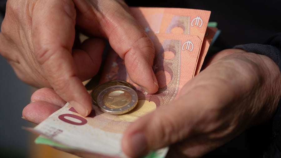 Poverty in old age: Low pensions despite many years of insurance