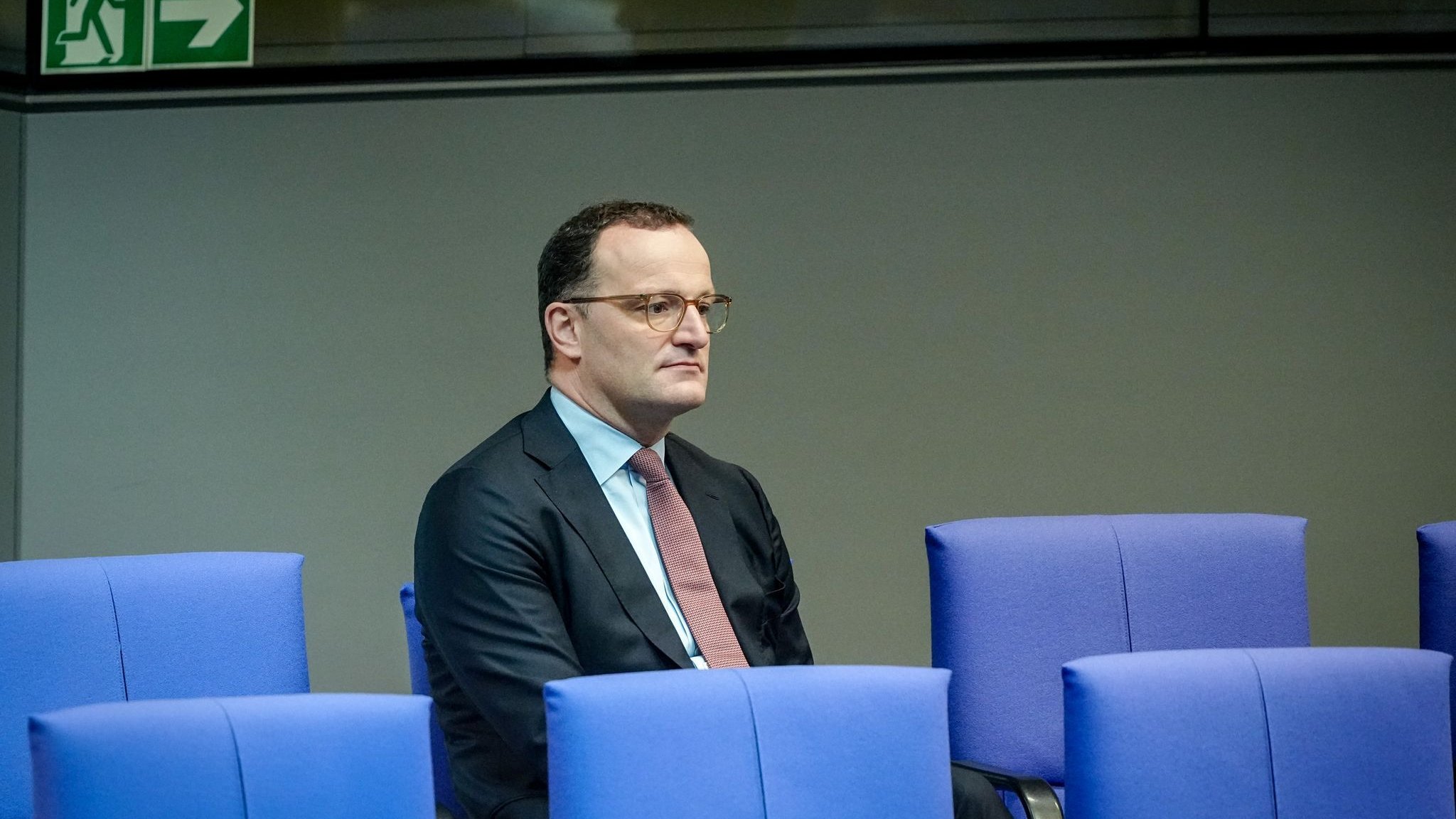 Resignation of Spahn: Family instead of faction: Abrupt fall of a climber
