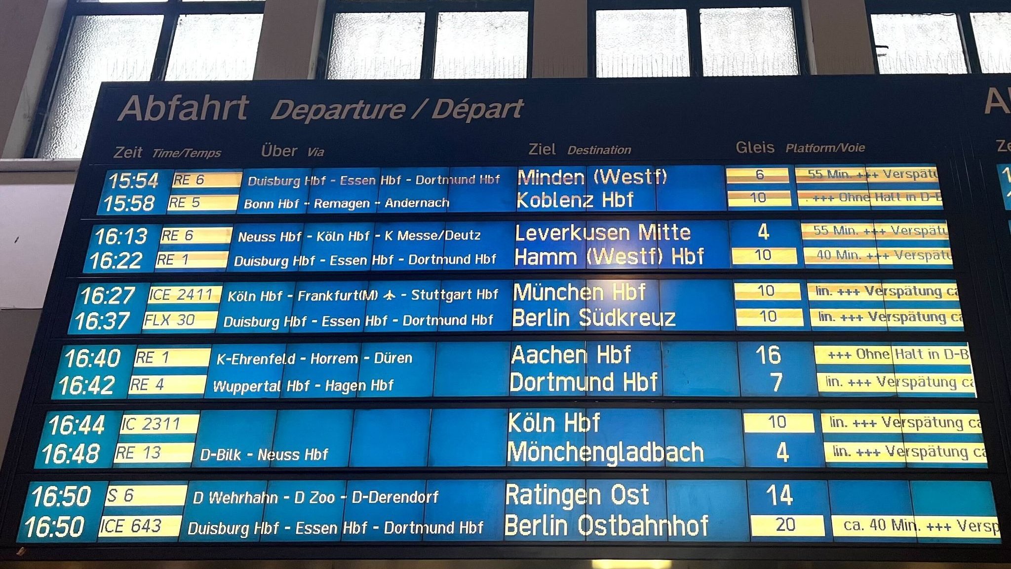 Long-distance transport by Deutsche Bahn: Once again almost every second long-distance train in July untimely
