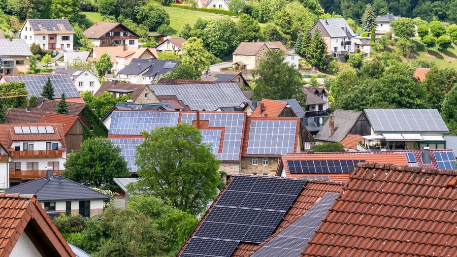 Renewable energies: Solar expansion target for 2026 achieved - Concern about next stages
