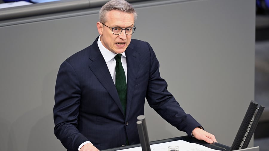 Federal Government: “Human intelligence” or AI? How Ministers' Speeches Arise