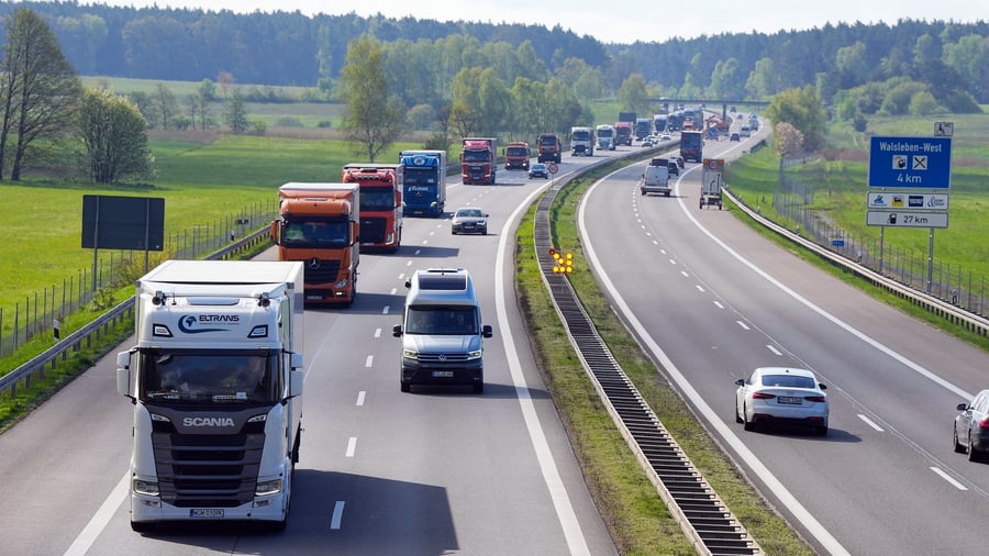 Transportation by road: Association: Long truck no relief in low water