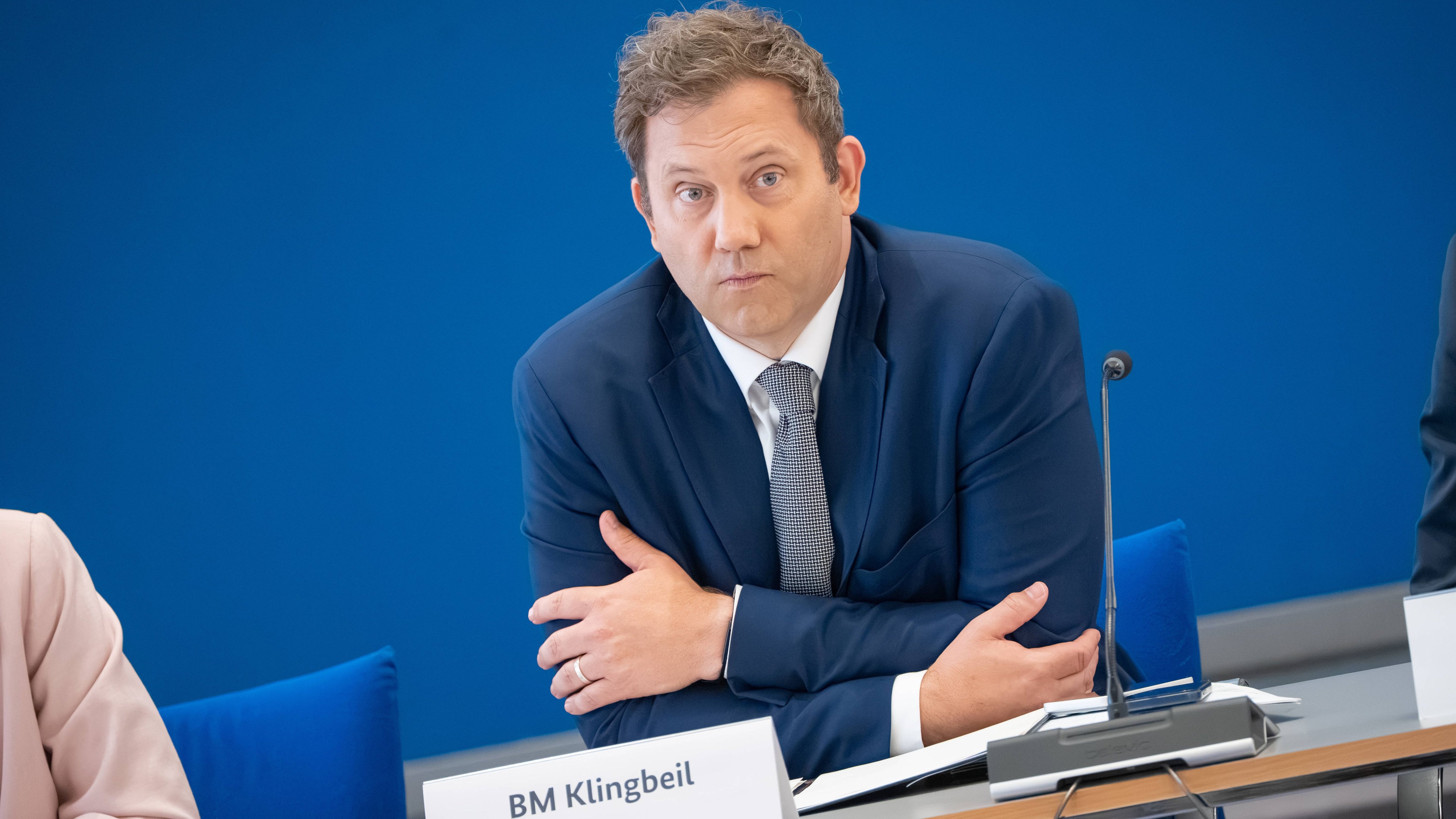Tax policy: Klingbeil relieves employees of Sunday and public holiday work