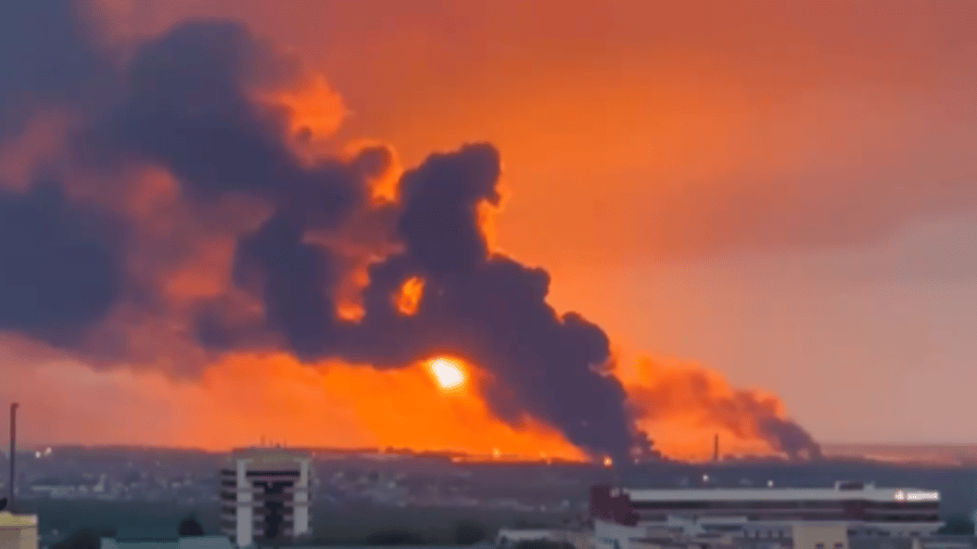 +++ Ukraine war +++: Ukrainian drones set fire to oil plants in Russia