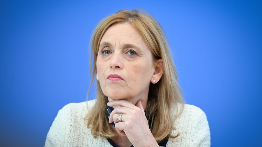 The CDU politician's withdrawal on Saturday brings the controversial topic into the public focus