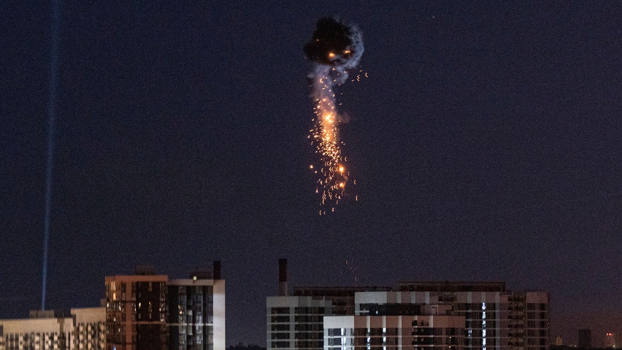Ukraine war: Russia flies new air strikes on Ukraine