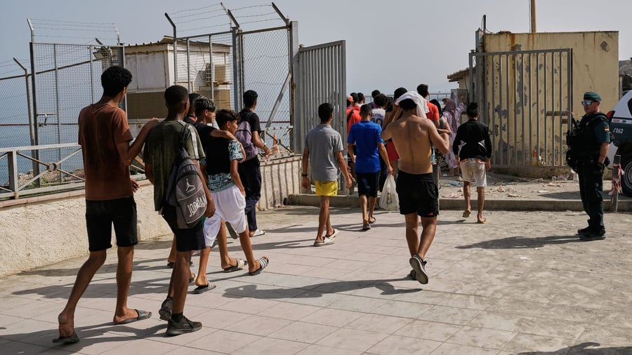 Crisis on the North African coast: Ceuta crisis intensifies debate on EU border management