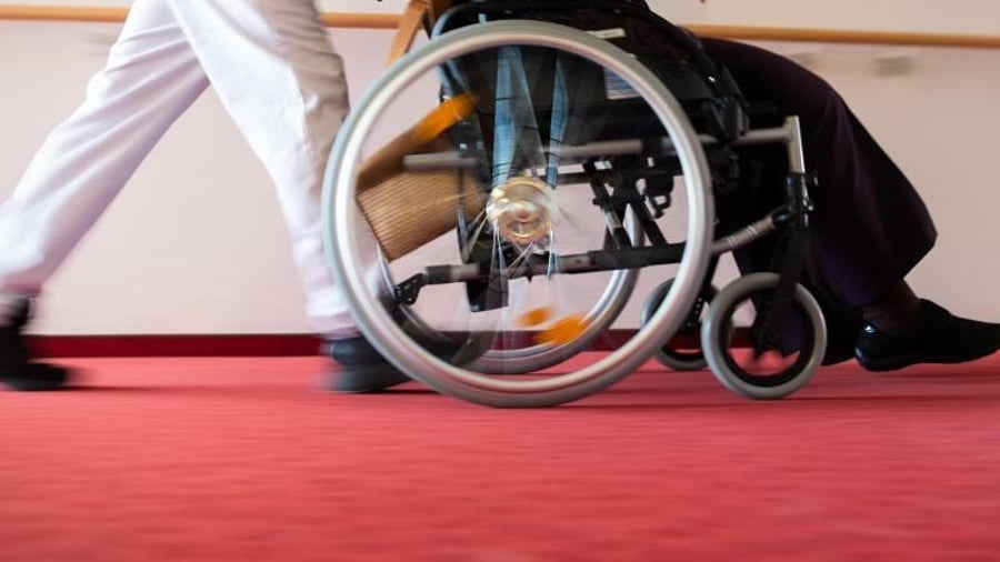 Before reform: Social Association recommends: Apply for care degree quickly
