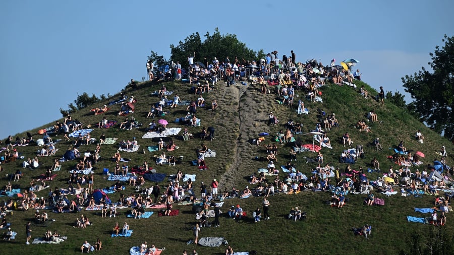 Sky spectacle: Partial solar eclipse started in Germany