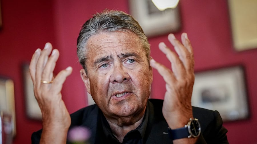 Firewall debate: Gabriel criticizes SPD course in the welfare state and pension