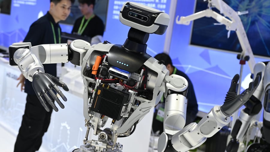 The FCC warns of espionage and surveillance risks; Chinese manufacturers are particularly affected