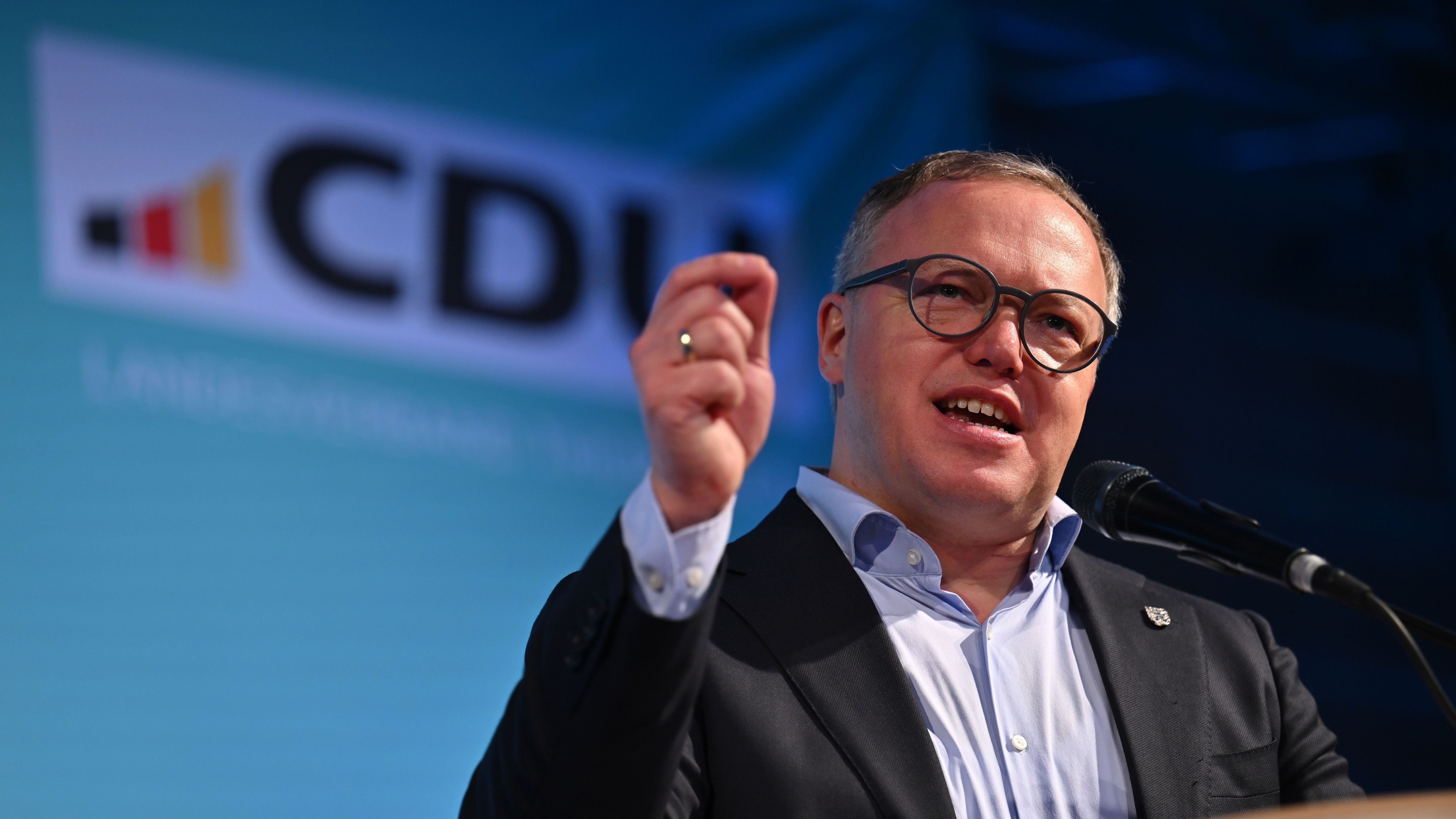 +++ Federal policy +++: Despite the revocation of his doctorate: Voigt runs again for CDU party chairmanship in Thuringia