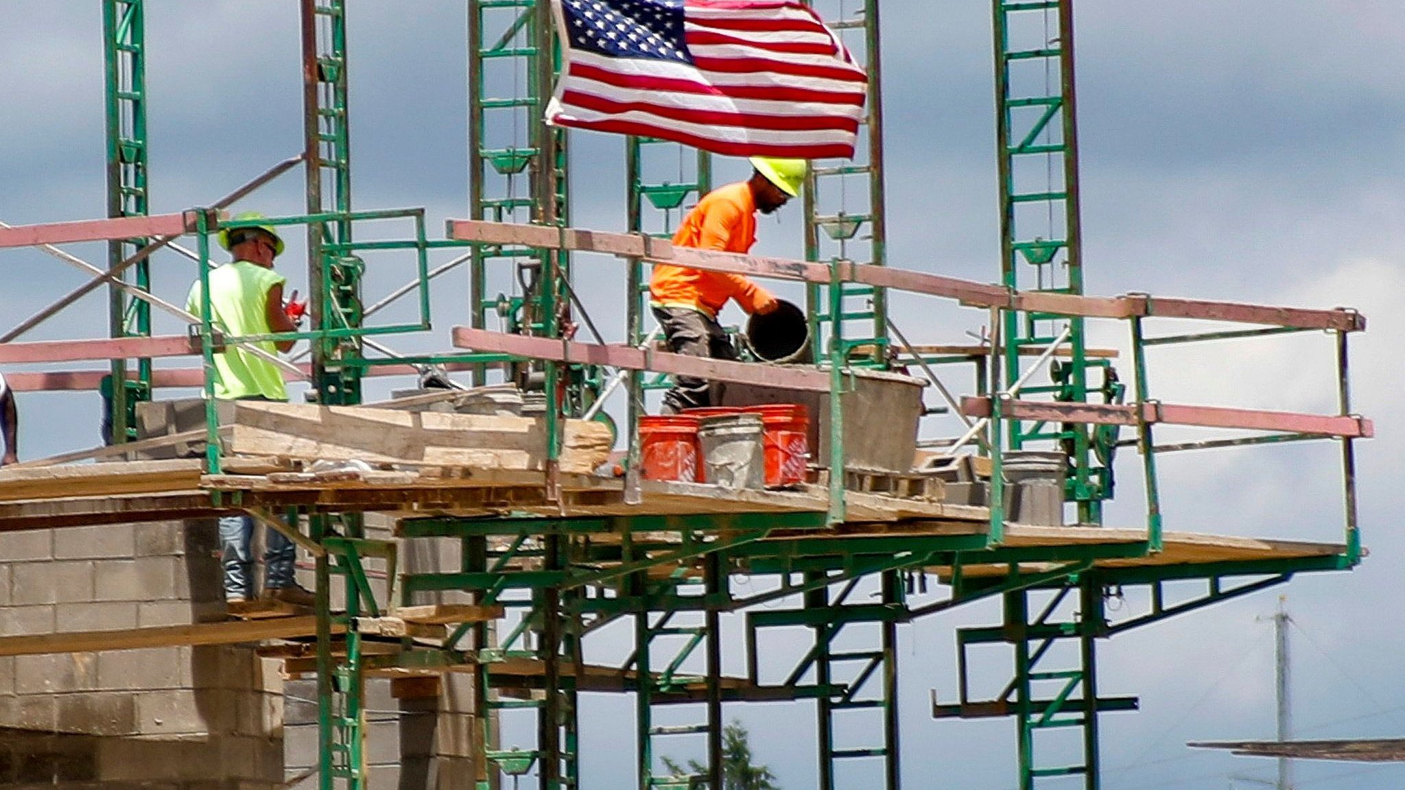 “Cold shower”: US employment shrinks surprisingly