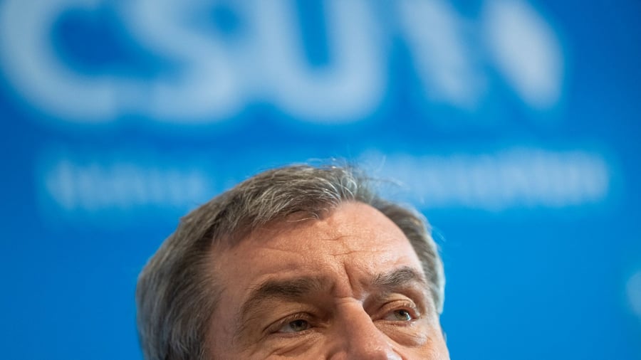 Incident at the Chiemsee: Man throws Söder with tomato