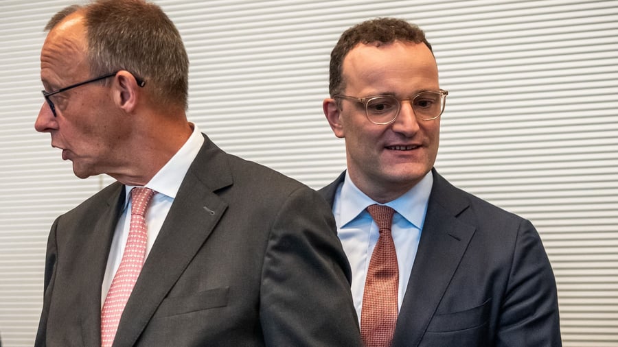 Chancellor wants to clarify personalities before his leave; Chancellery chief Frei is considered a favorite