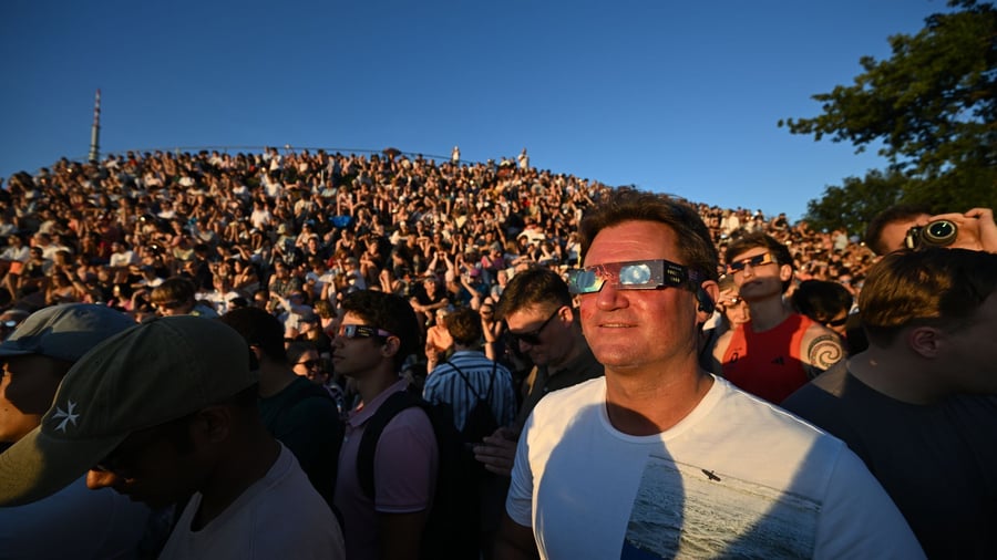 Sun, moon, shooting stars: "That was magical": Solar eclipse fascinates millions