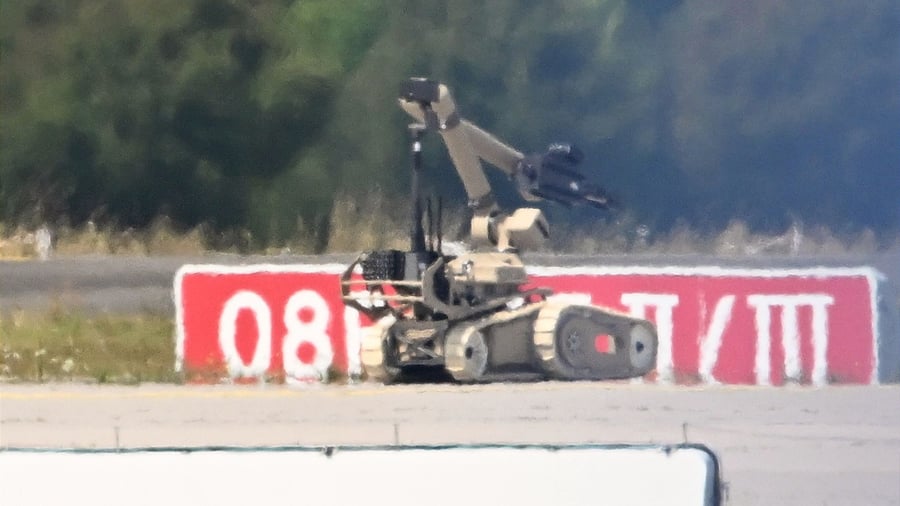 Explosive robots in action: Leipzig Airport: Drone defused with explosive charge