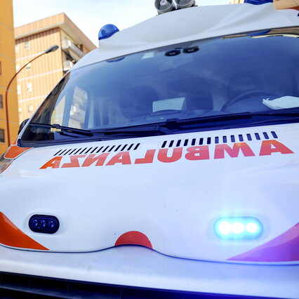 L'Aquila, falls from the palace of the Guardia di Finanza school: dead 22 years